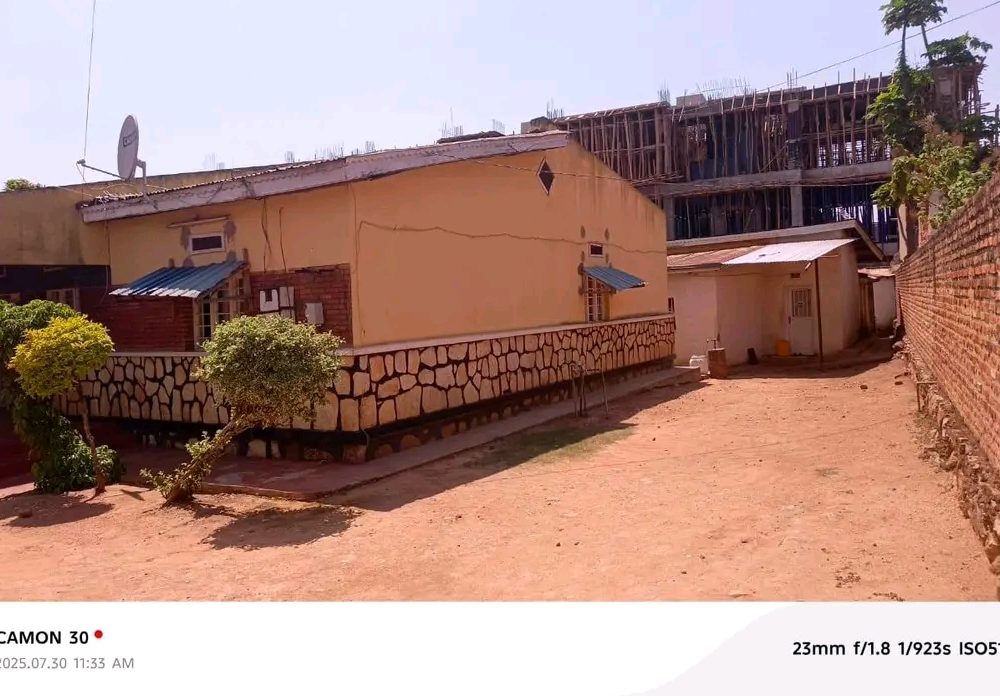 House for Sale at Remera with a big plot - 300M