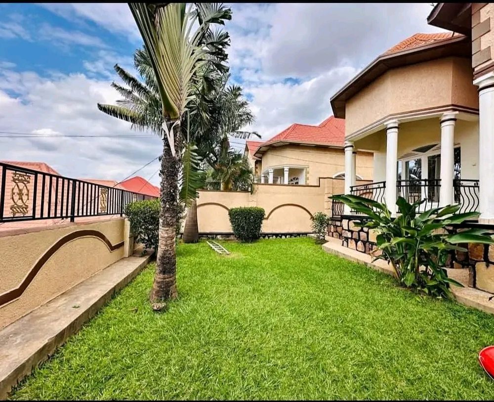 Beautiful house for Sale at Kibagabaga on tarmac road - 165M