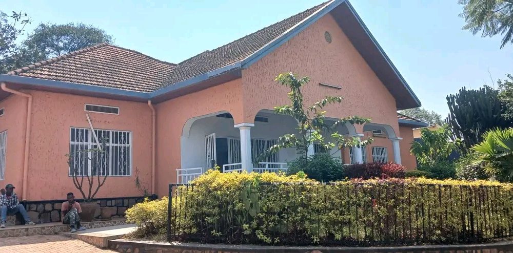 Unfurnished house for rent at Kigali-Kiyovu - 3M