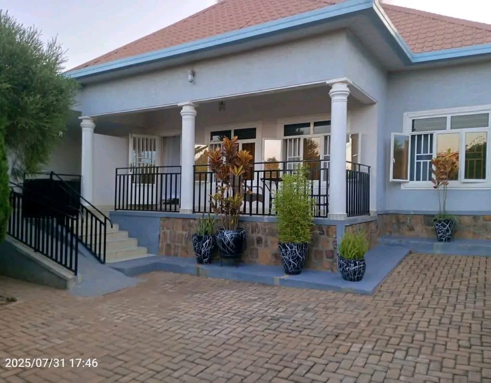 INZU IGURISHWA BYIHUSE // KIMIRONKO HAFI YA GEREZA - 100M